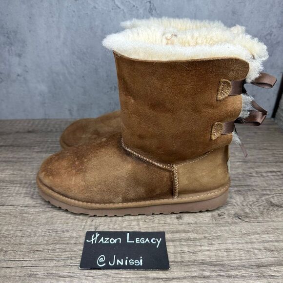 UGG~Women's~Chestnut Bailey Bow II~Short Sheepskin Boots(1016225)~Size 6 - Picture 1 of 12